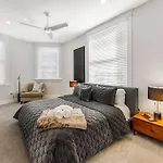 3 Bedroom 2 Bath Art Deco View