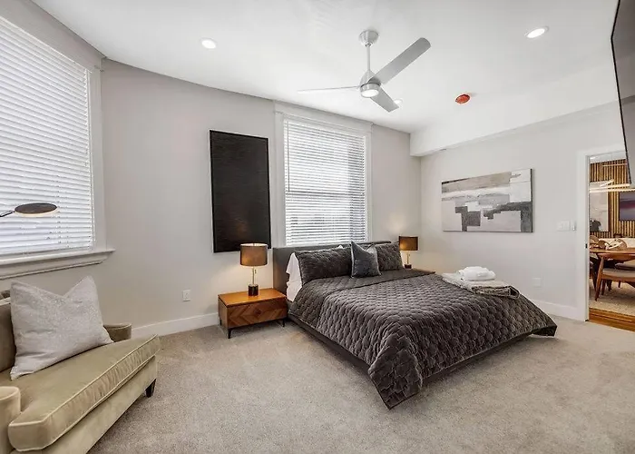 3 Bedroom 2 Bath Art Deco View