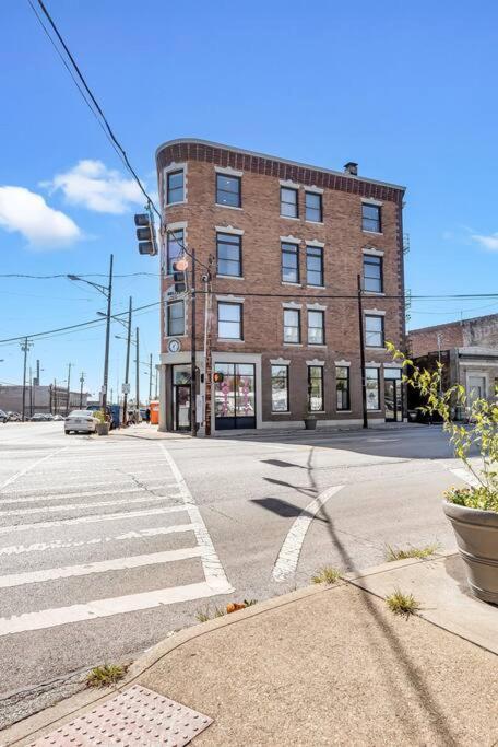 Apartment 3 Bedroom 2 Bath Art Deco View *