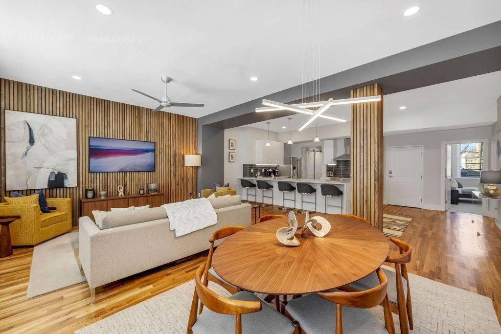 3 Bedroom 2 Bath Art Deco View Apartment *