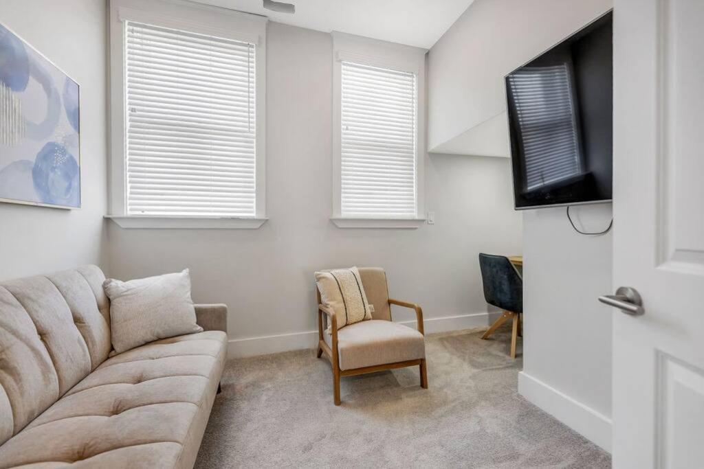 3 Bedroom 2 Bath Art Deco View Apartment Cincinnati