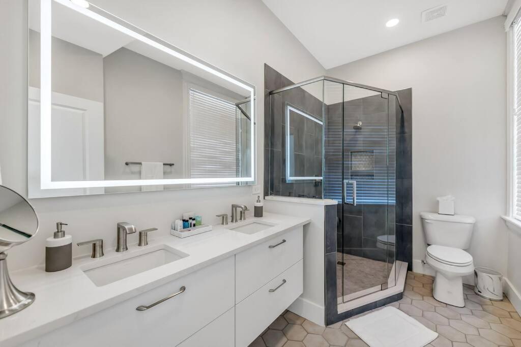 3 Bedroom 2 Bath Art Deco View *